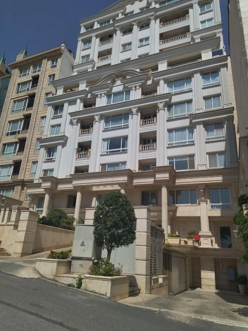 نصب دستگیره های دیجیتال در پروژه  مسکونی تابان درکه تهران